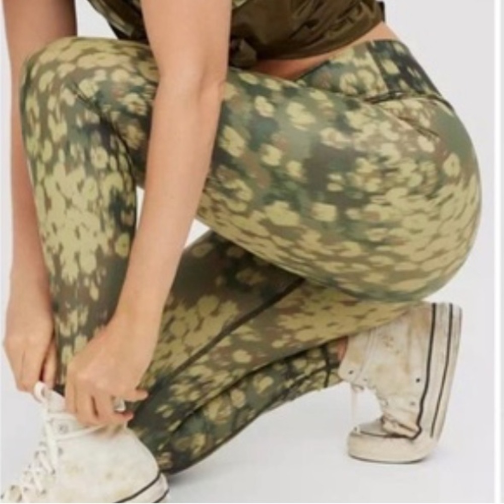 AERIE•Women’s Camouflage Leggings Size